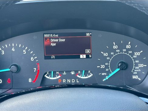 Used 2022 Ford Escape SE w/ SE Sport Appearance Package image 9