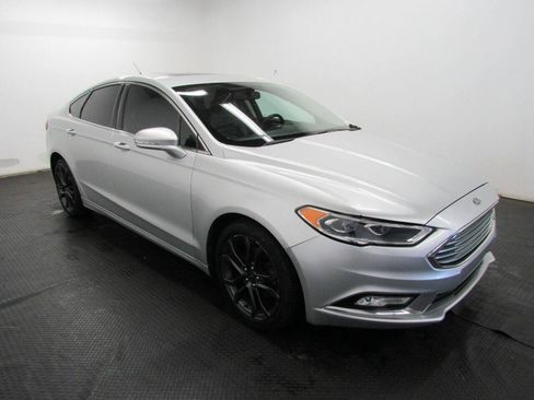 Used 2017 Ford Fusion SE w/ Fusion SE Technology Package FWD image 3