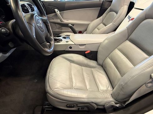Used 2005 Chevrolet Corvette Convertible w/ Preferred Equipment Group RWD image 13