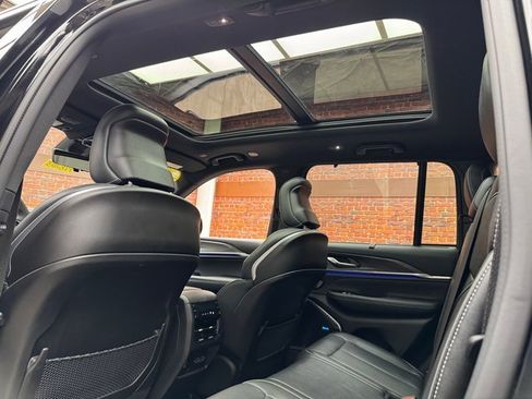 Used 2023 Jeep Grand Cherokee Overland w/ Luxury Tech Group IV image 23