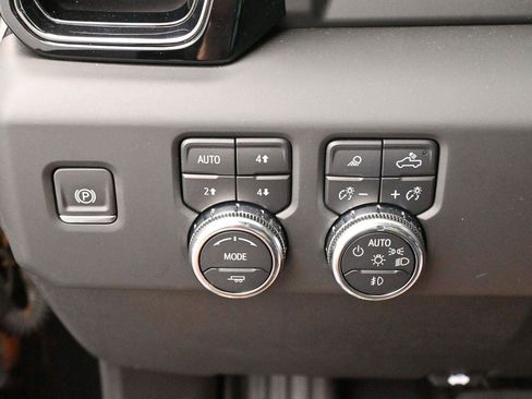 Used 2025 GMC Sierra 2500 AT4 AWD/4WD image 21