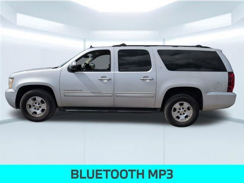 Used 2010 Chevrolet Suburban LT image 2