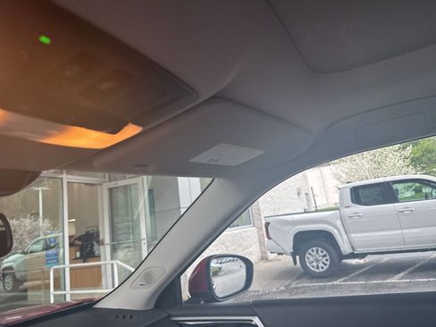 Used 2024 Mitsubishi Outlander SE image 5