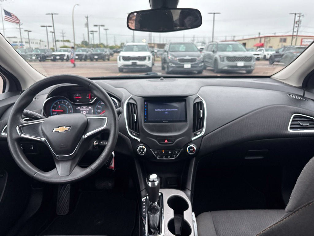Used 2017 Chevrolet Cruze LS FWD image 11