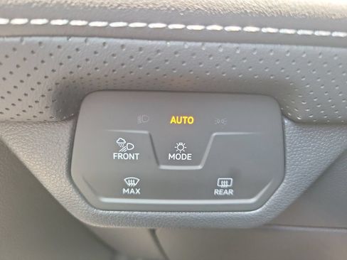 Used 2024 Volkswagen Atlas Cross Sport SE FWD image 26