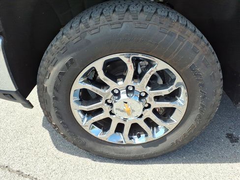 Used 2026 Chevrolet Silverado 2500 LTZ w/ LTZ Convenience Package AWD/4WD image 5