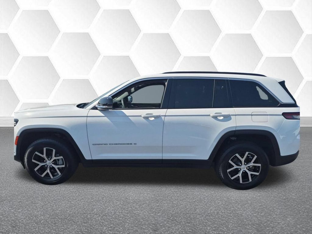 Certified 2025 Jeep Grand Cherokee Limited w/ Luxury Tech Group II AWD/4WD image 6