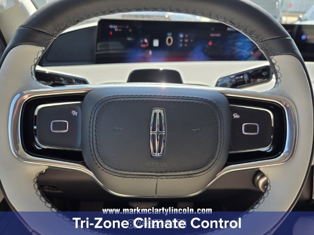 New 2026 Lincoln Navigator Premiere AWD/4WD image 21