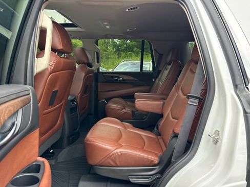 Used 2019 Cadillac Escalade Luxury AWD/4WD image 11