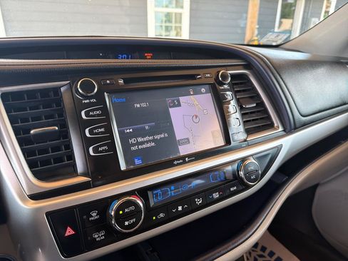 Used 2015 Toyota Highlander XLE AWD/4WD image 17