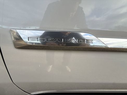 Used 2016 Cadillac Escalade Premium image 32