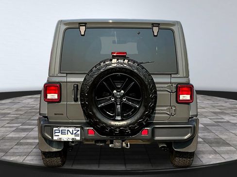 Used 2021 Jeep Wrangler Unlimited Sahara AWD/4WD image 6