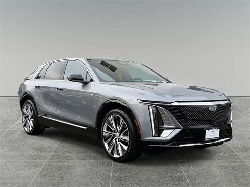 Used 2025 Cadillac Lyriq Luxury w/ LPO, Floor Liner Package image 9