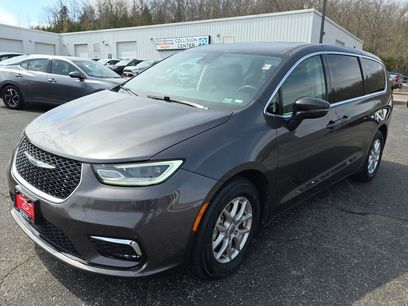 Used 2023 Chrysler Pacifica Touring-L