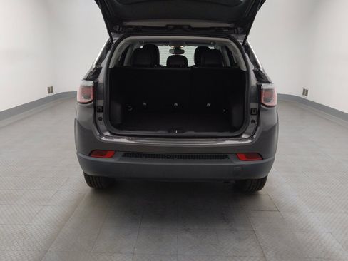 Used 2018 Jeep Compass Latitude w/ Popular Equipment Group AWD/4WD image 29
