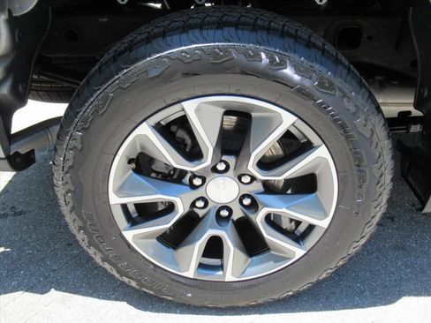 Used 2024 Chevrolet Silverado 1500 LT AWD/4WD image 8
