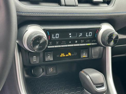 Certified 2025 Toyota RAV4 SE w/ Convenience Package AWD/4WD image 27