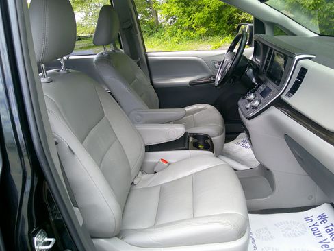 Used 2015 Toyota Sienna XLE Premium image 41