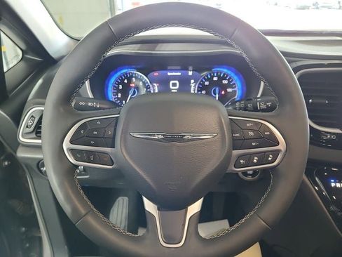 Used 2025 Chrysler Pacifica Select FWD image 10