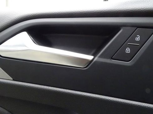 Used 2024 Volkswagen Jetta SE image 16