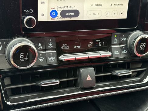 Certified 2023 Toyota Highlander XSE image 22