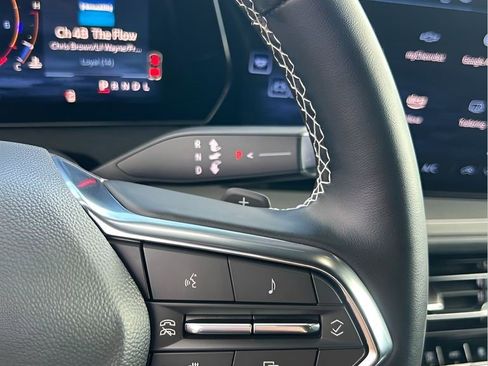 Certified 2025 Chevrolet Traverse LT w/ Sun and Wheel Package image 1