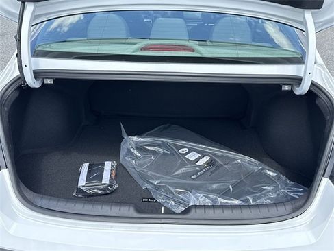New 2025 Hyundai Elantra SEL image 14