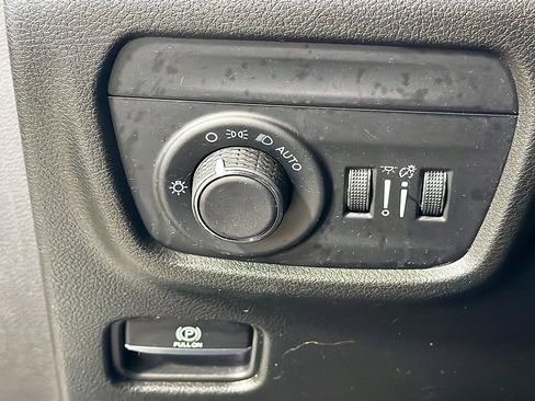 Used 2023 Jeep Grand Cherokee L Laredo AWD/4WD image 12