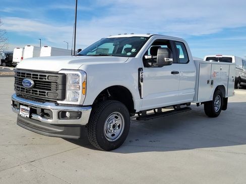 New 2026 Ford F250 XL w/ XL Chrome Package image 4