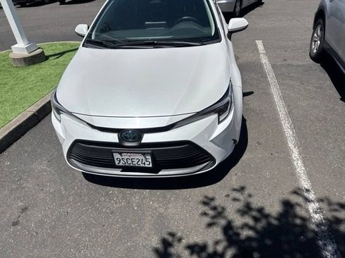 Used 2025 Toyota Corolla LE w/ Convenience Package FWD image 15