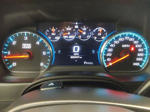 Used 2017 Chevrolet Suburban LT image 23