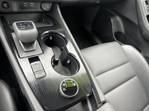 Used 2024 Nissan Rogue SV w/ SV Premium Package image 19