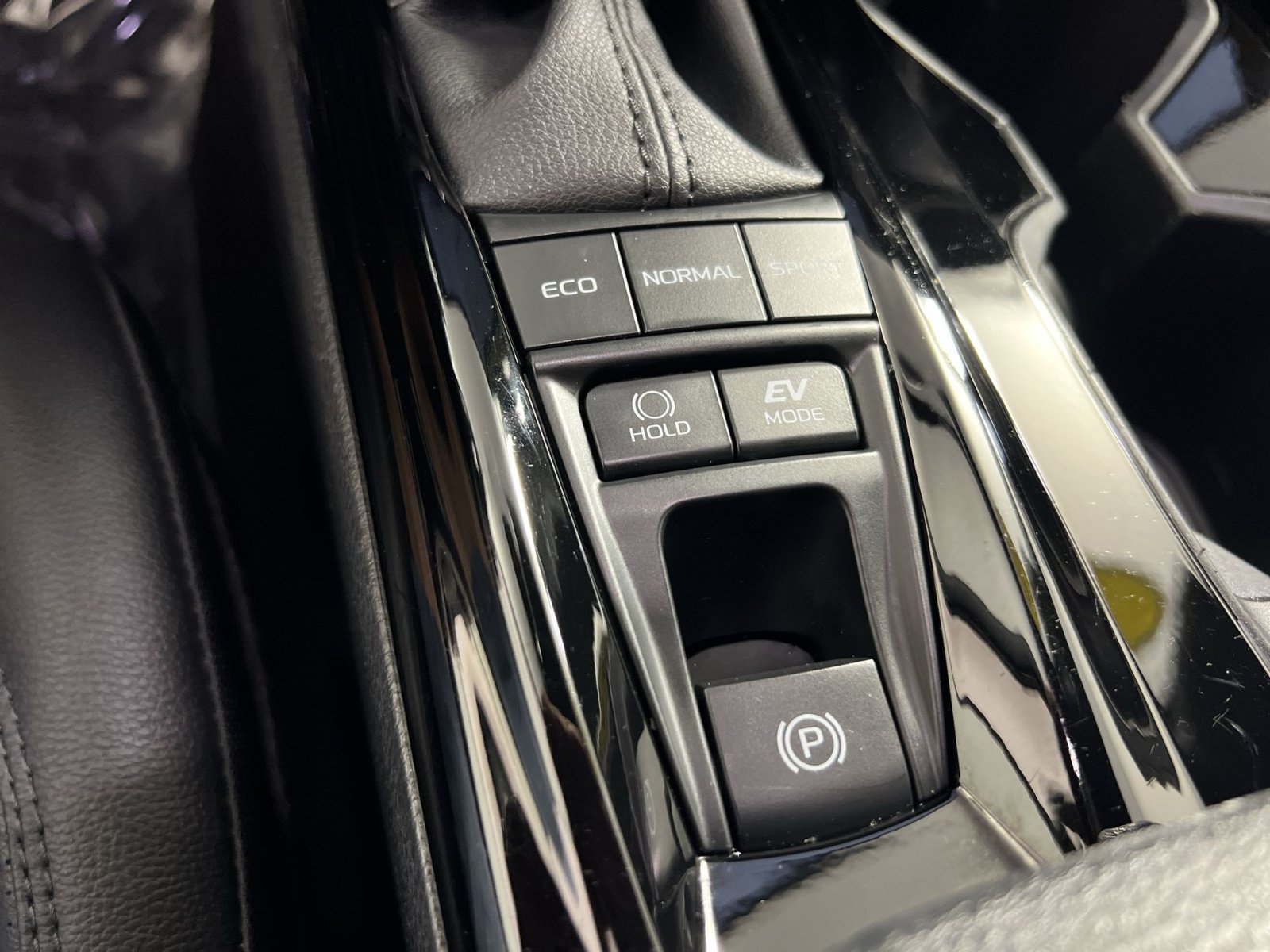 Used 2025 Toyota Camry XSE FWD image 32