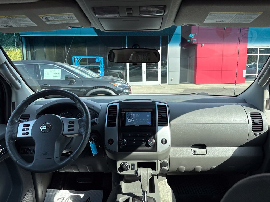 Used 2015 Nissan Frontier SL AWD/4WD image 12