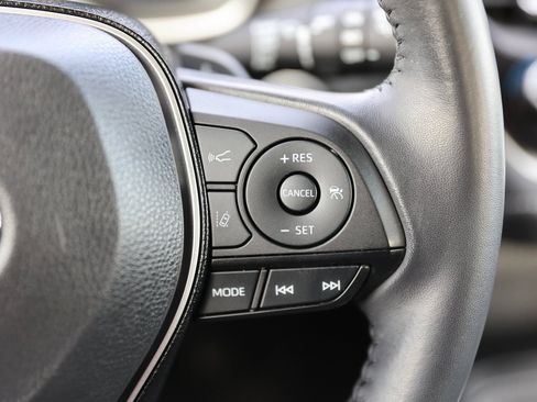 Used 2020 Toyota Corolla Hatchback image 36