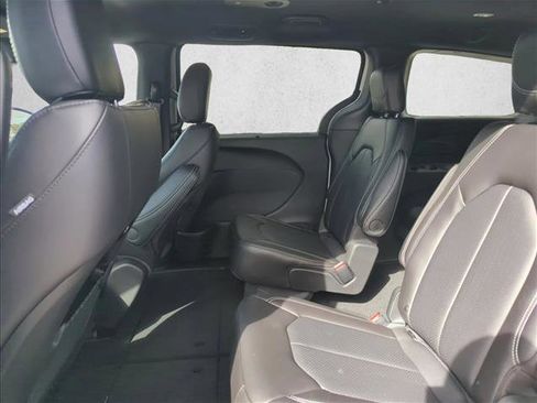 New 2026 Chrysler Pacifica Select FWD image 16