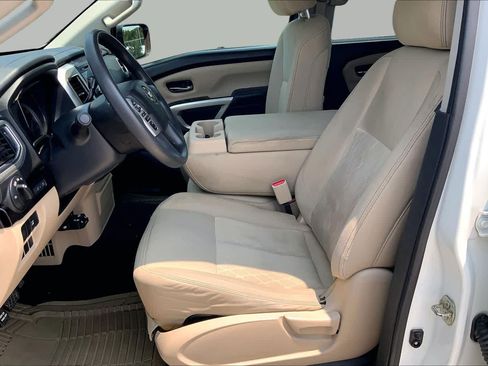 Used 2017 Nissan Titan SV RWD image 7