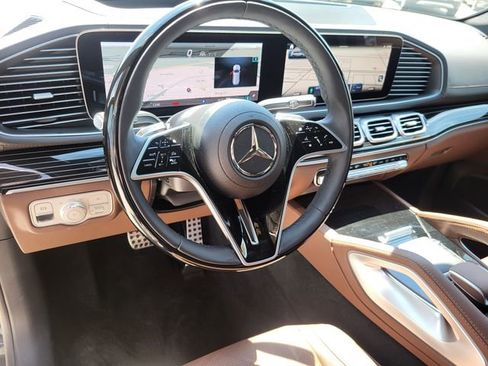 Used 2025 Mercedes-Benz GLS 450 4MATIC image 21