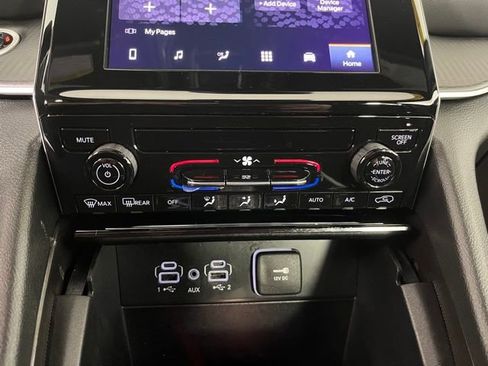 Used 2025 Jeep Grand Cherokee Laredo X image 34