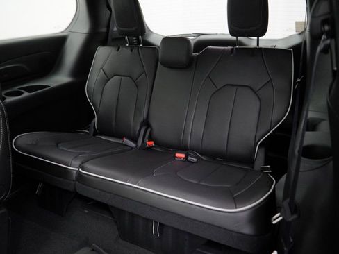 New 2026 Chrysler Pacifica Limited w/ S Appearance Package image 18