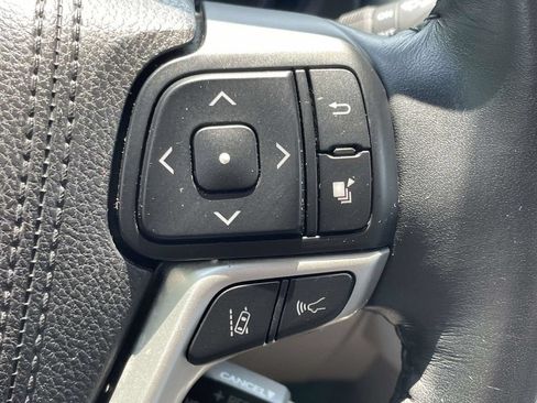 Used 2018 Toyota Highlander XLE FWD image 33