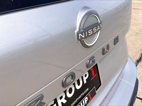 Used 2025 Nissan Rogue SV FWD image 29