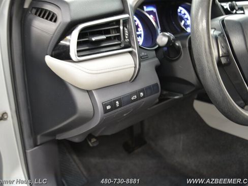Used 2018 Toyota Camry LE image 25