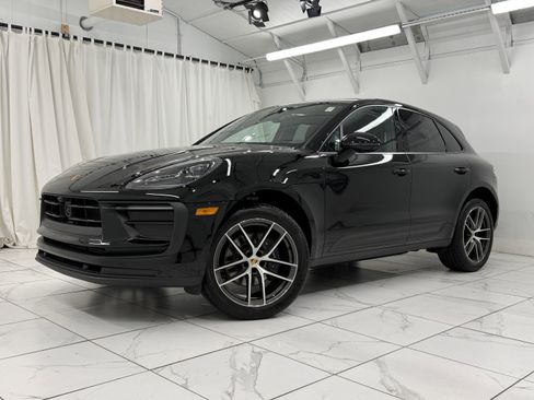Certified 2025 Porsche Macan image 6