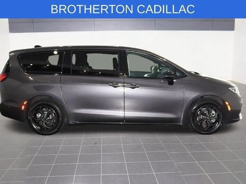 Used 2023 Chrysler Pacifica Limited w/ S Appearance Package FWD image 9