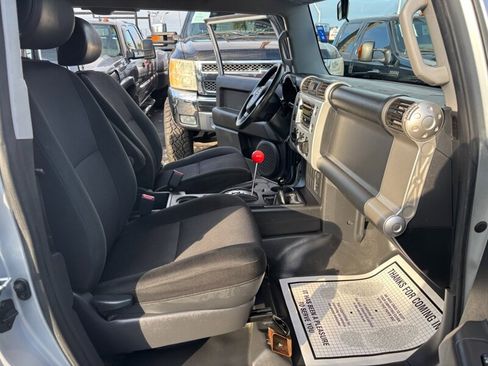 Used 2007 Toyota FJ Cruiser Base image 9