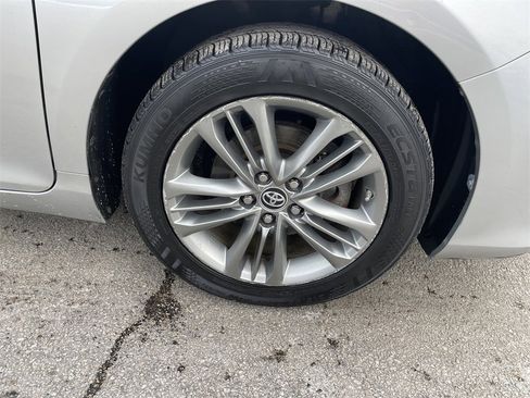 Used 2015 Toyota Camry SE image 10
