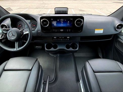 Certified 2025 Mercedes-Benz Sprinter 2500 image 5