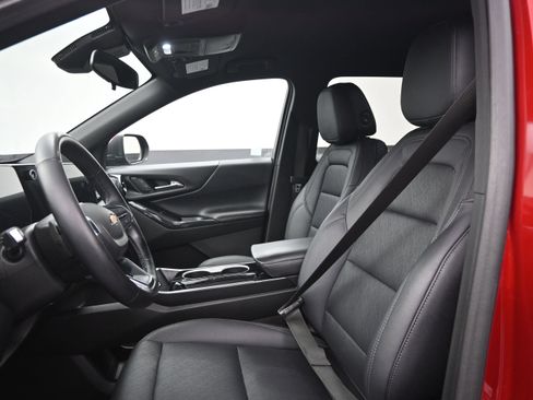 Used 2025 Chevrolet Equinox LT w/ Convenience Package II FWD image 9