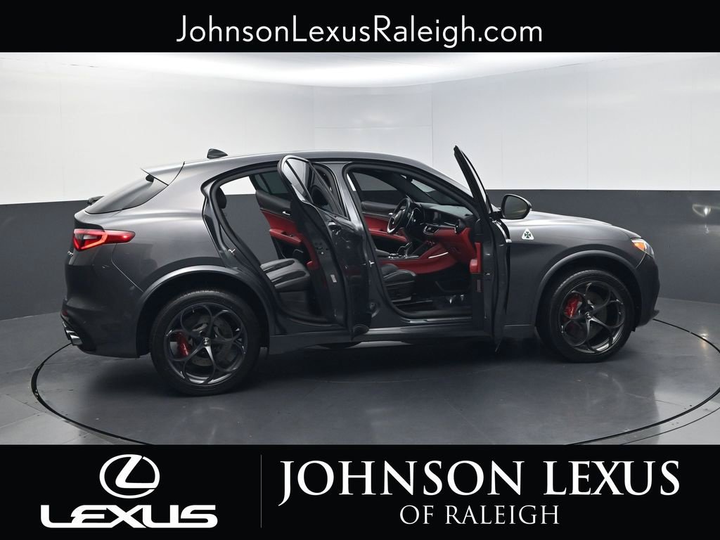 Used 2018 Alfa Romeo Stelvio Quadrifoglio w/ Driver Assist Dynamic Package AWD/4WD image 34